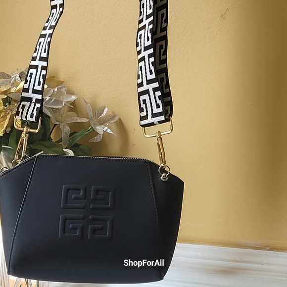 Givenchy pouch - Picture 13 of 14